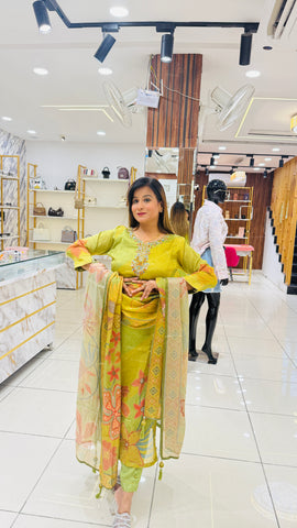 “HAIRIYALI” THREE PIECE SET